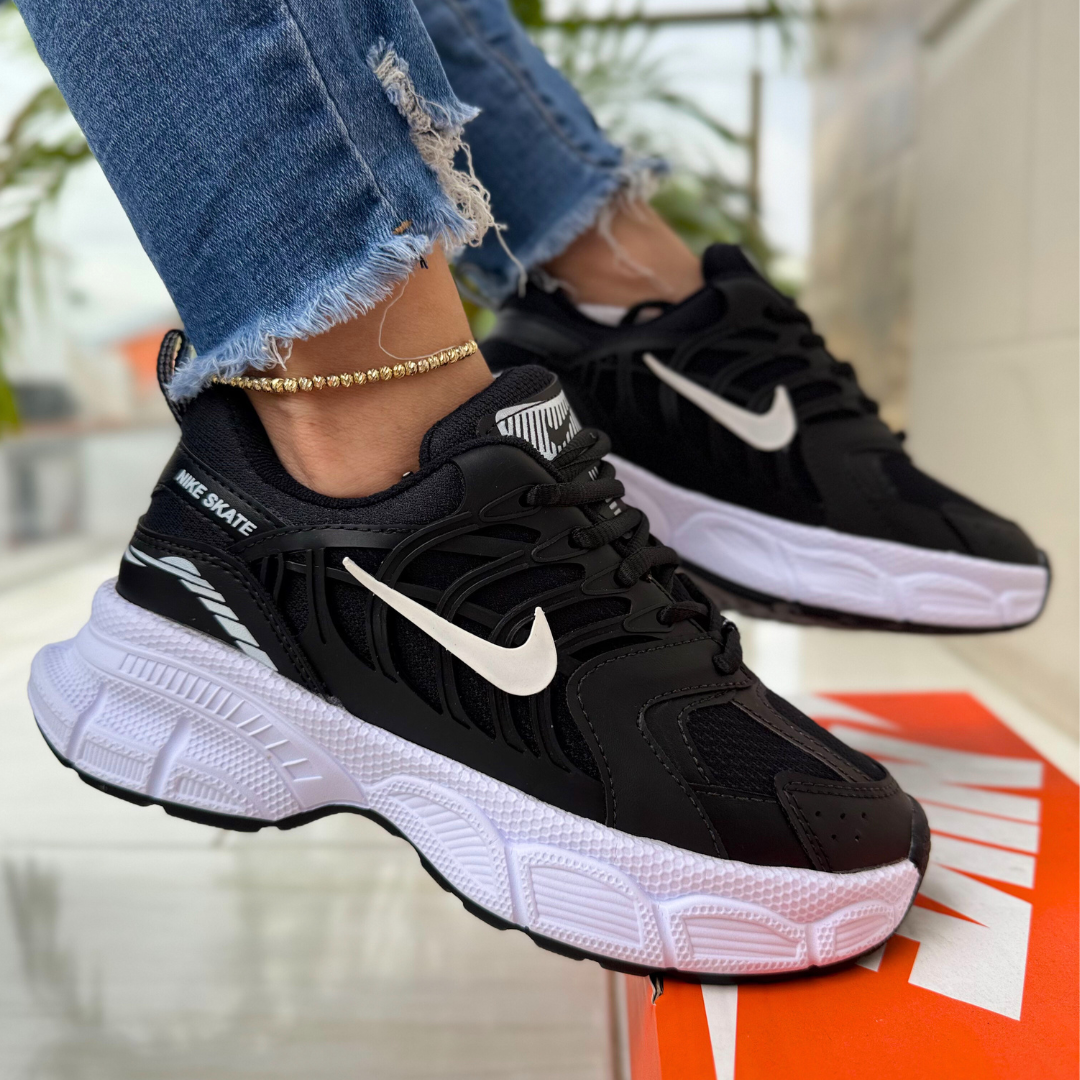 Deportivo NIKE®