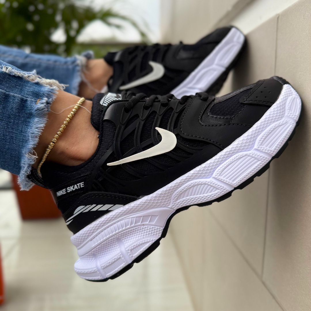 Deportivo NIKE®