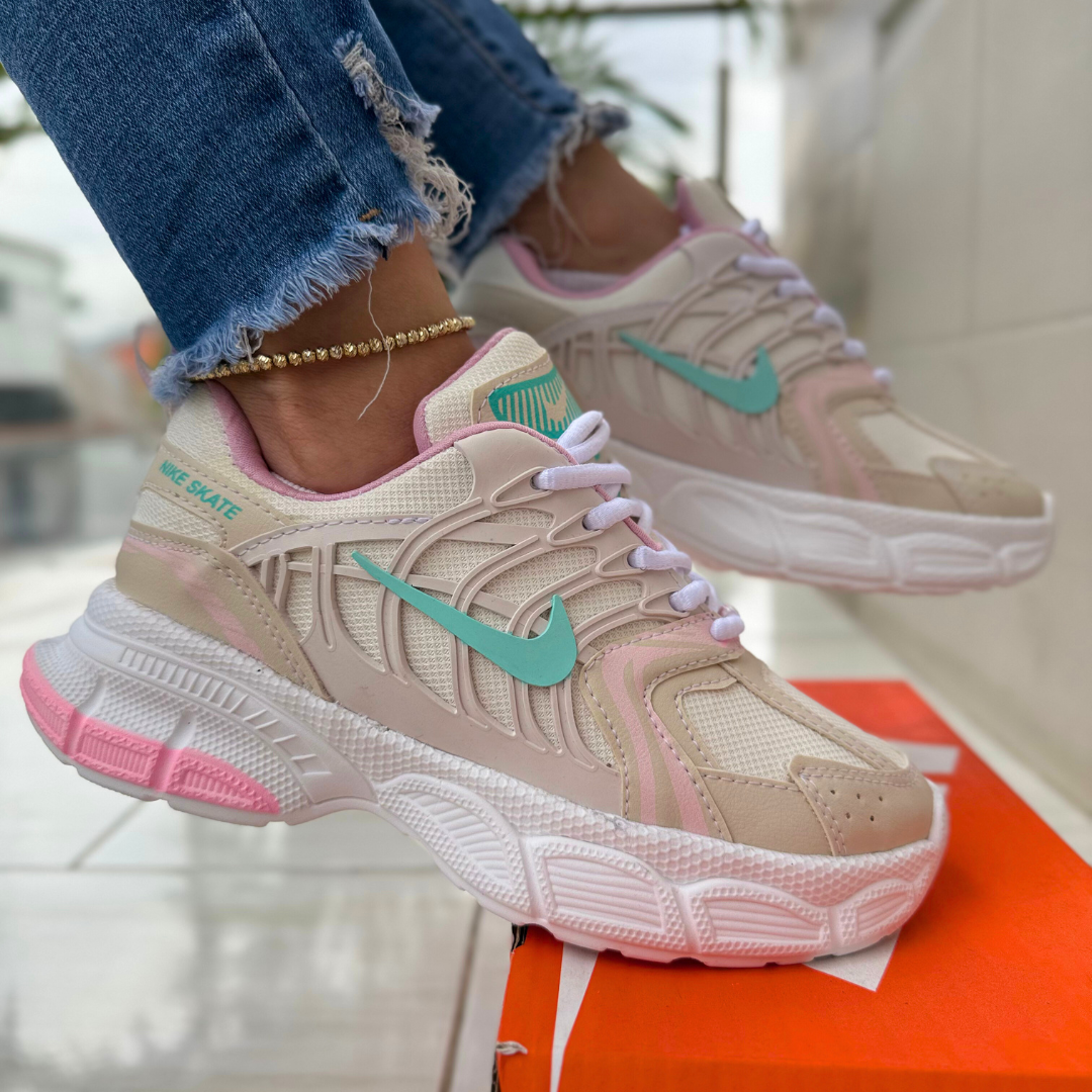 Deportivo NIKE®