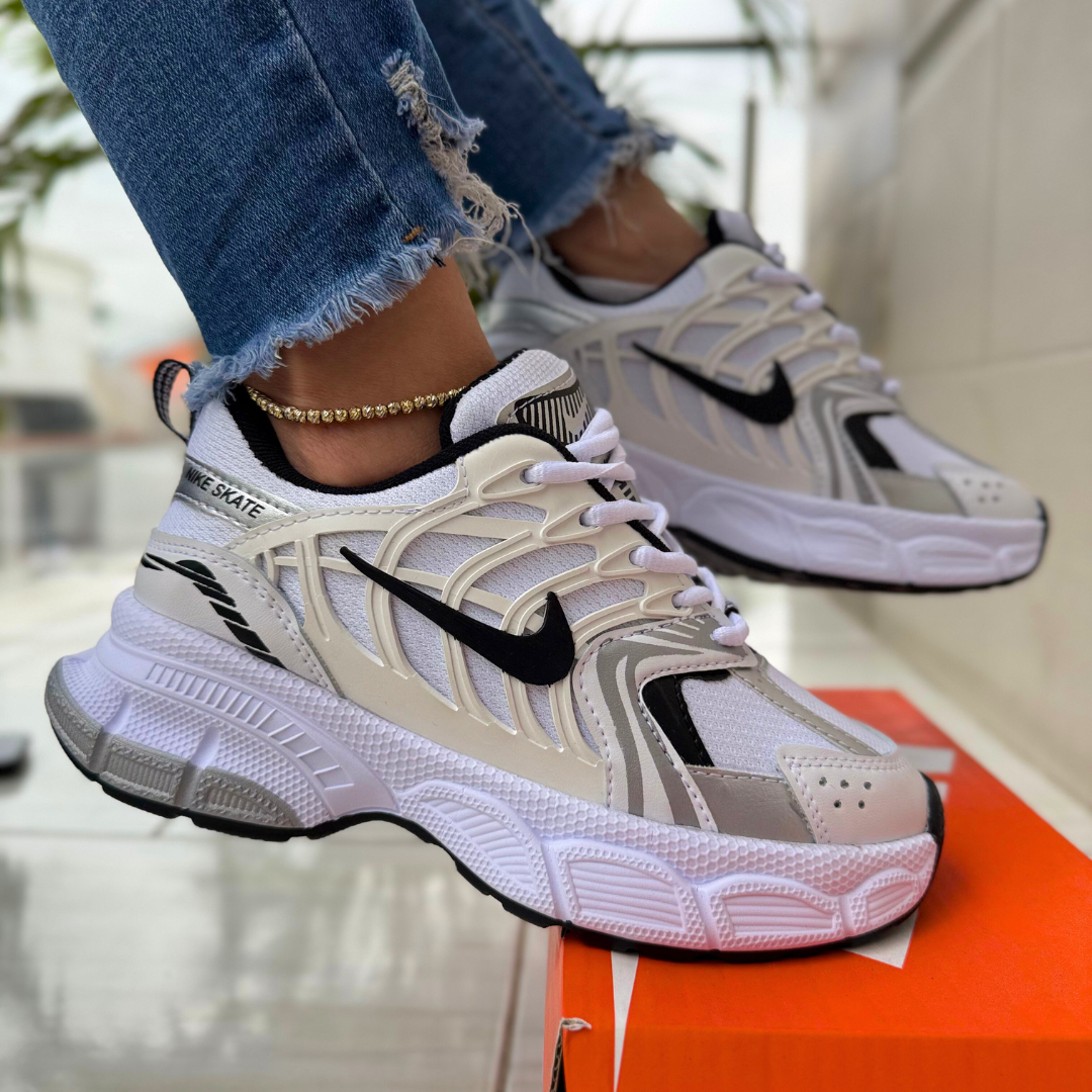 Deportivo NIKE®